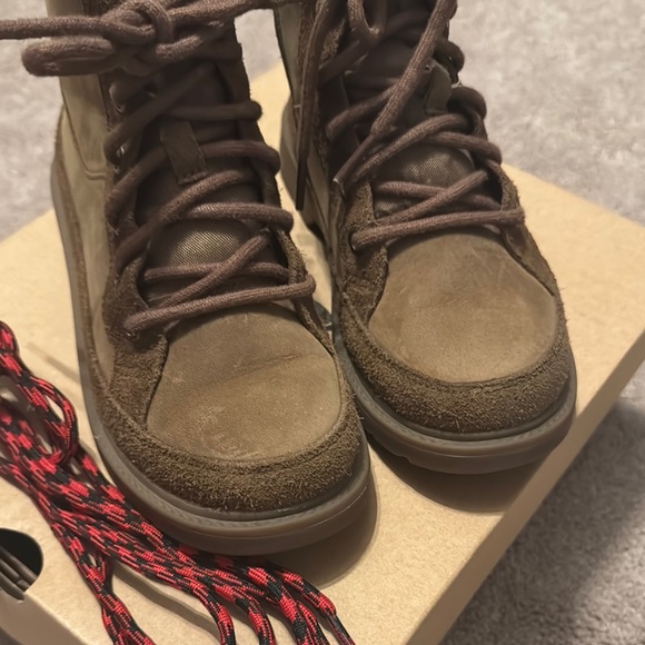 UGG Robley Boots - Picture 4 of 11